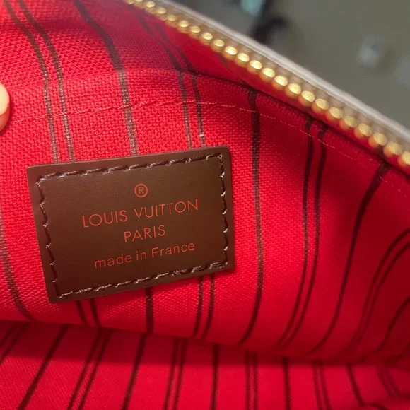 Louis Vuitton authentic wristlet - Picture 5 of 6